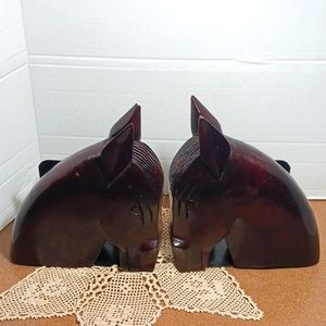 WOODEN HORSED BOOK ENDS